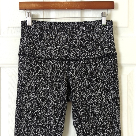 Lululemon Wunder Under Luon Ripple Jacquard Capri Length Leggings Black White 8 - Picture 2 of 13